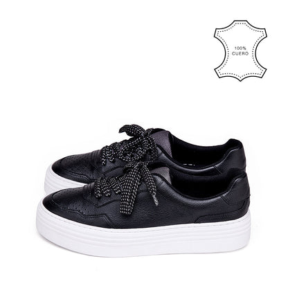 Gabriela Black Sneaker