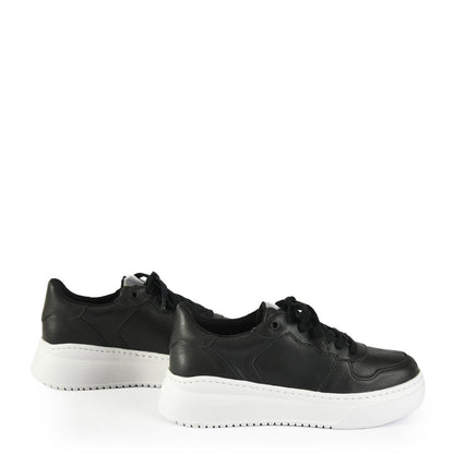 black berni sneaker