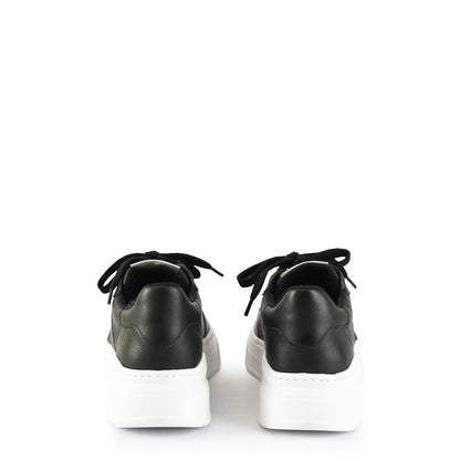 black berni sneaker