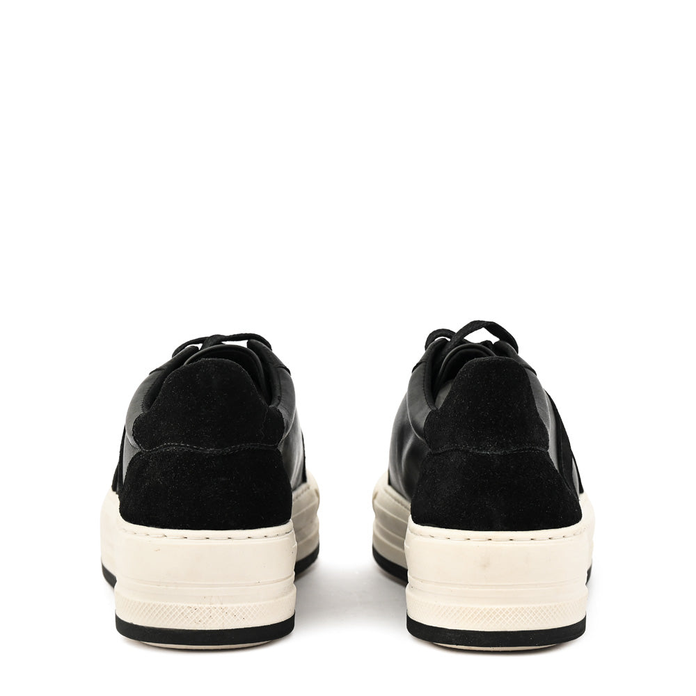 Black naroa sneaker