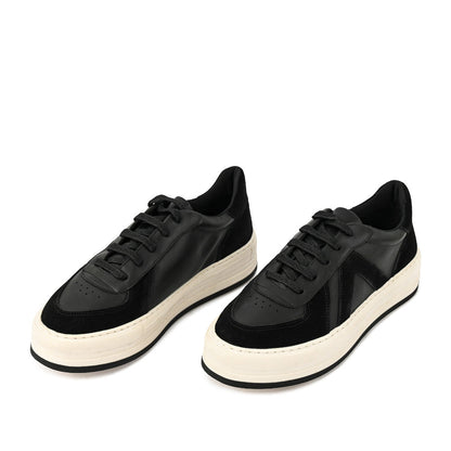 Black naroa sneaker